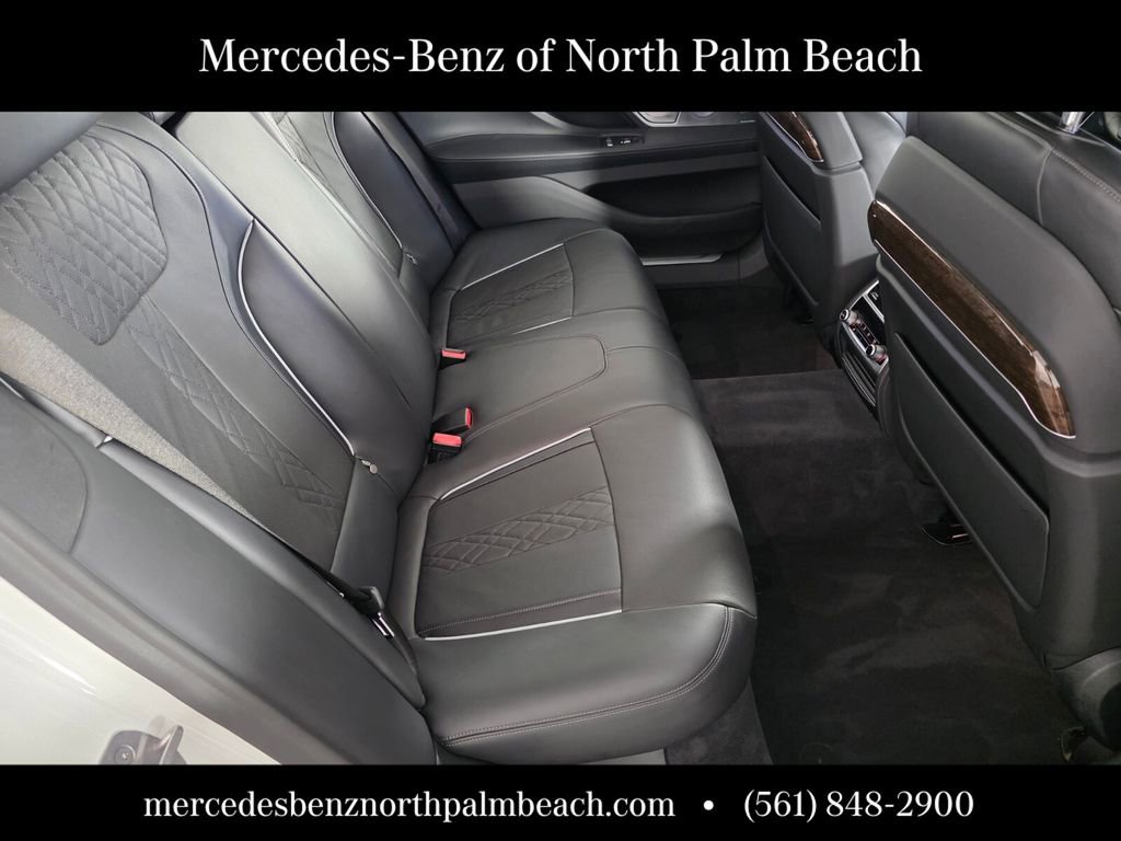 Used 2022 BMW 750i xDrive image 28