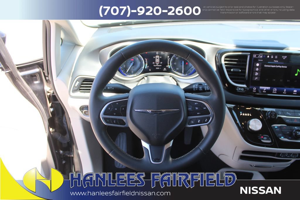 Used 2023 Chrysler Pacifica Touring-L FWD image 18