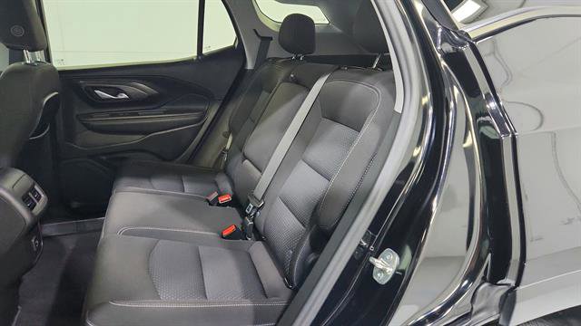 Used 2023 GMC Terrain SLE image 19