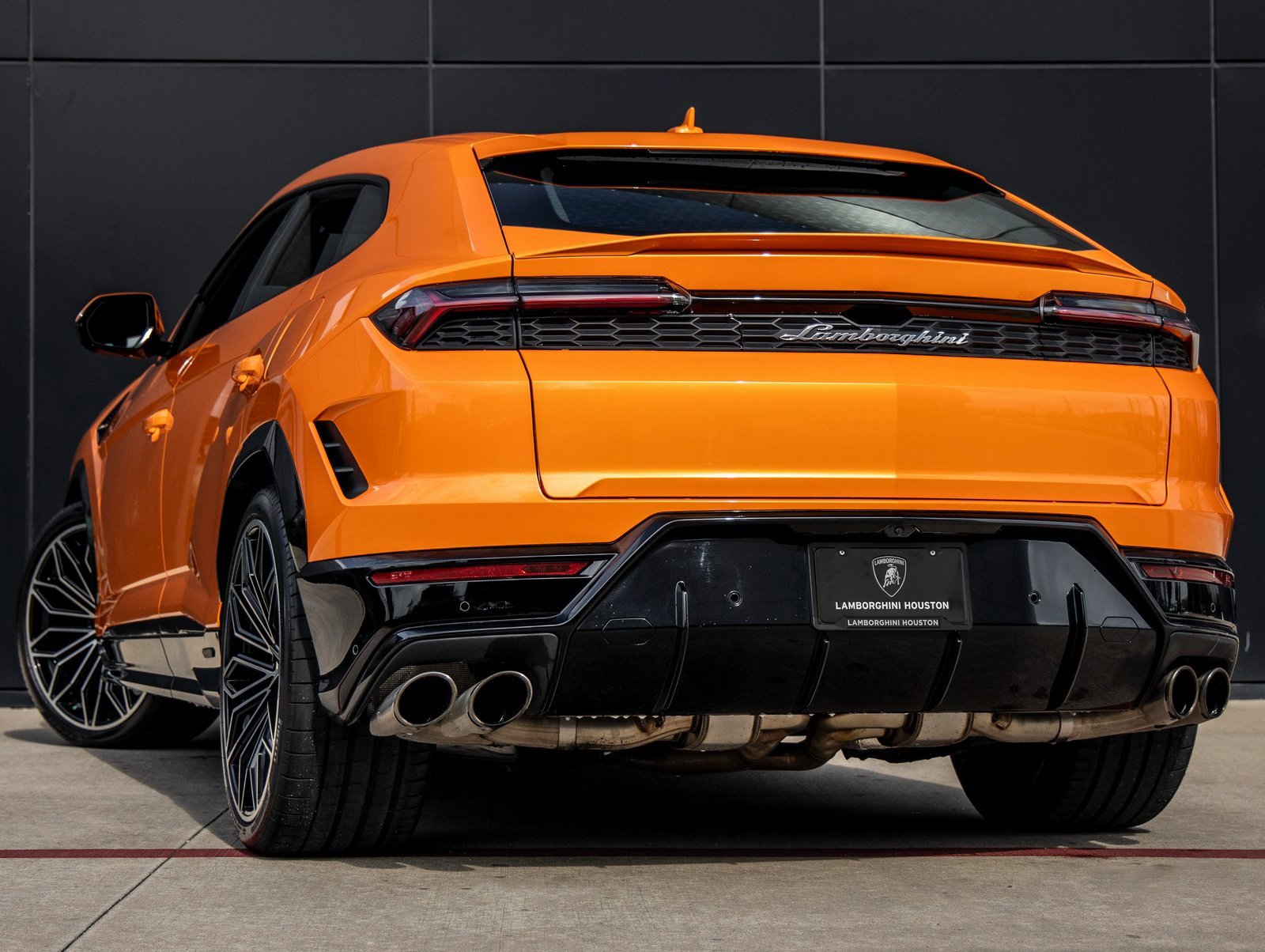 Used 2025 Lamborghini Urus SE image 6