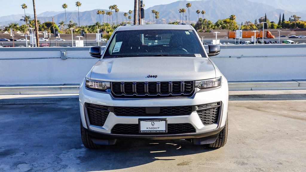 New 2026 Jeep Grand Cherokee Altitude RWD image 3