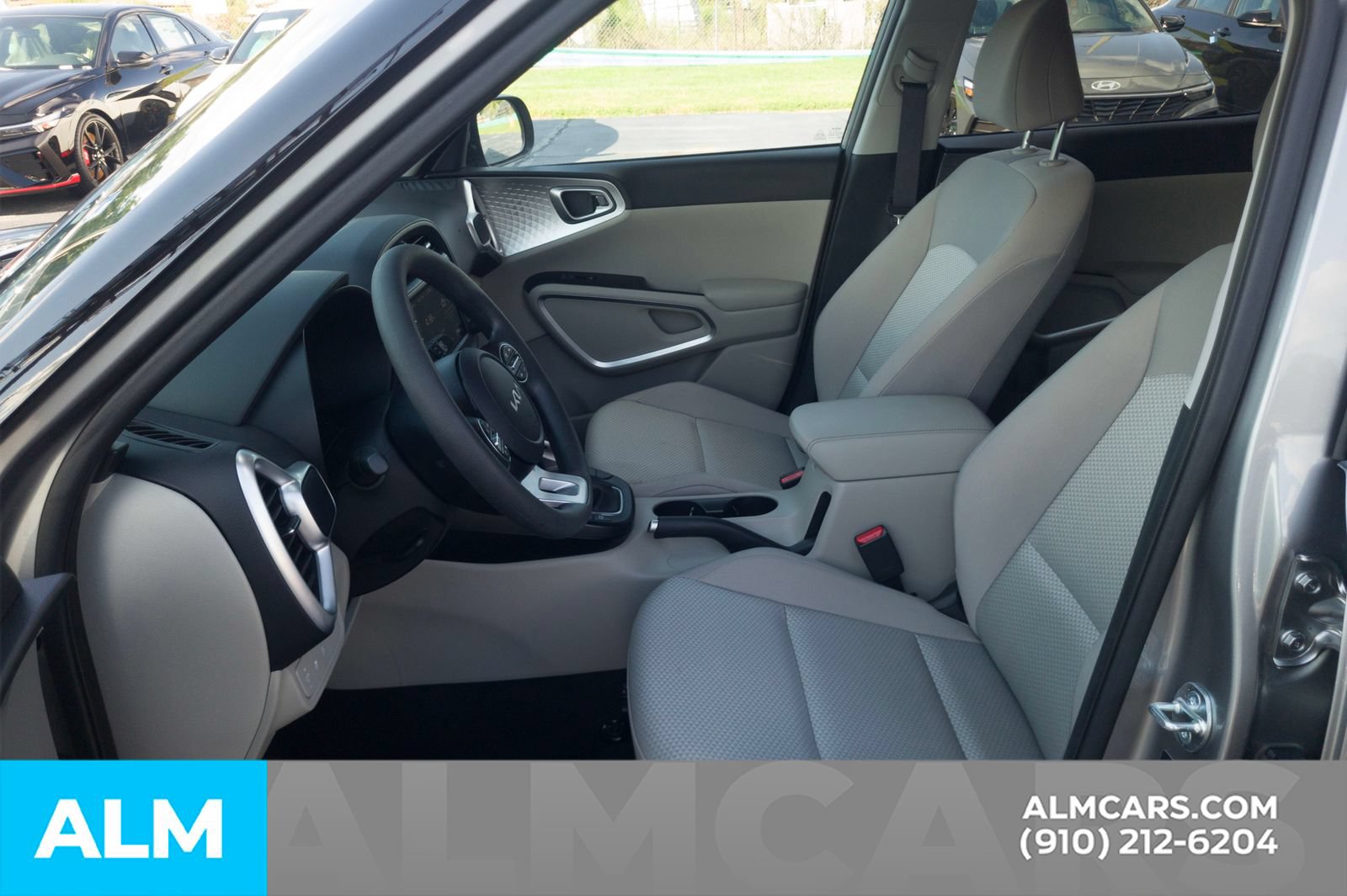 Used 2025 Kia Soul LX w/ LX Technology Package FWD image 15