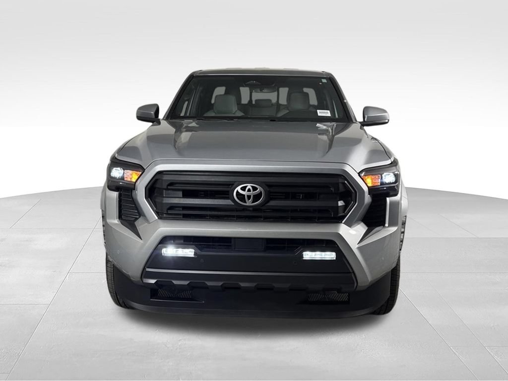 Used 2025 Toyota Tacoma SR5 AWD/4WD image 10