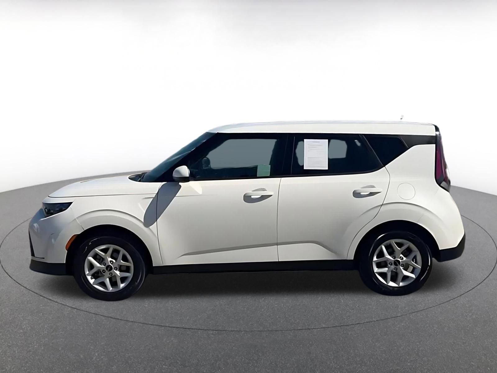 Used 2025 Kia Soul LX w/ LX Technology Package image 9