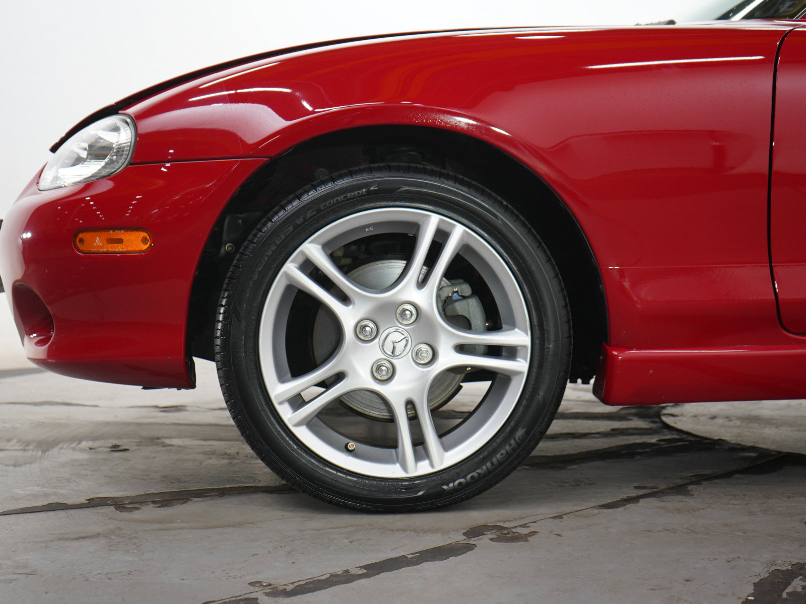 Used 2005 MAZDA MX-5 Miata LS w/ Sports Look Appearance Pkg RWD image 22