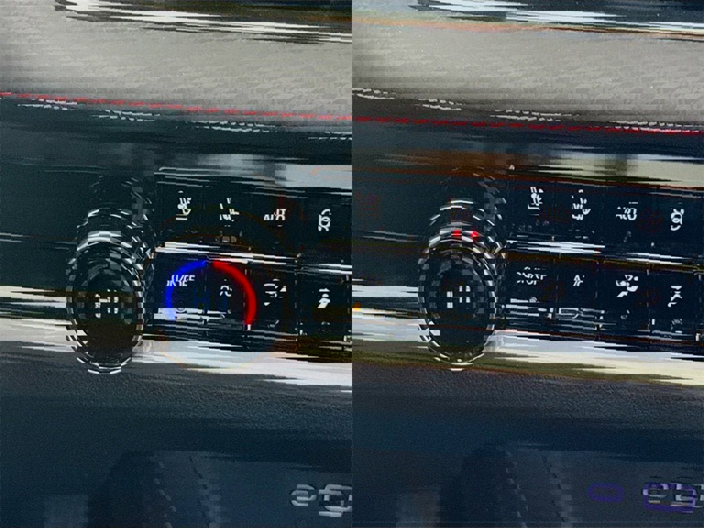 Used 2025 Chevrolet Equinox RS w/ Safety and Technology Package image 14