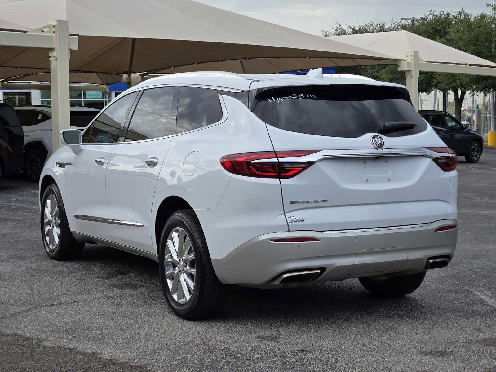 Used 2020 Buick Enclave Premium w/ Sun and Sites Package FWD image 6