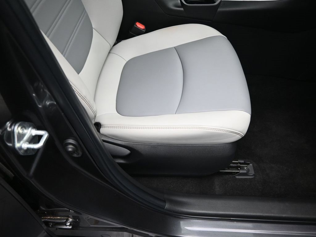 Used 2023 Toyota RAV4 XLE Premium image 36