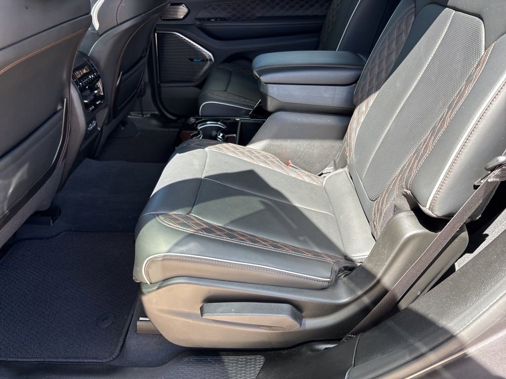 Used 2023 Jeep Grand Cherokee L Summit AWD/4WD image 19