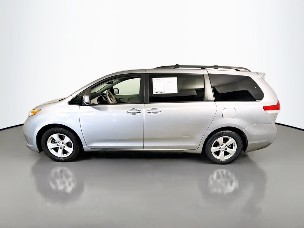 Used 2012 Toyota Sienna LE w/ Towing Pkg image 4