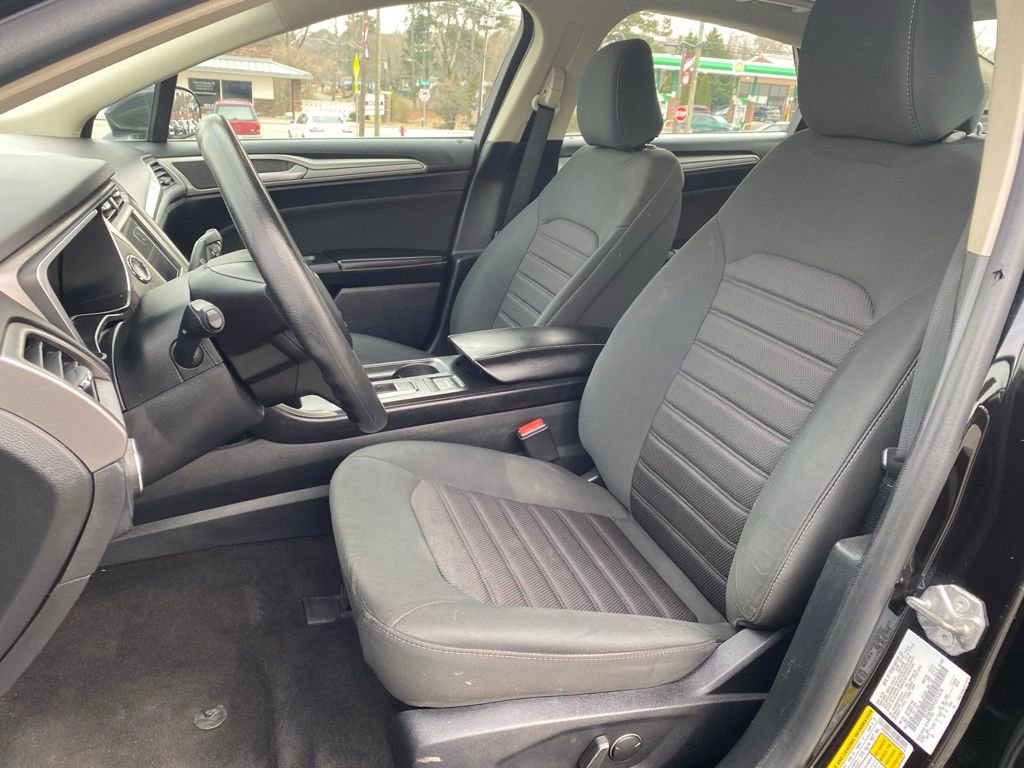 Used 2020 Ford Fusion SE image 11