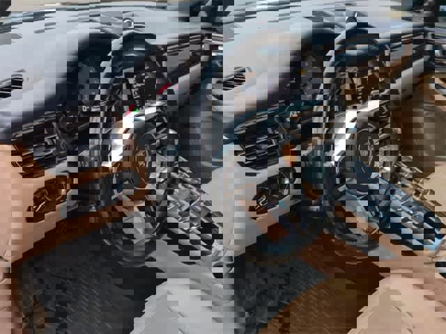 Used 2021 Porsche Macan S w/ Premium Package image 10