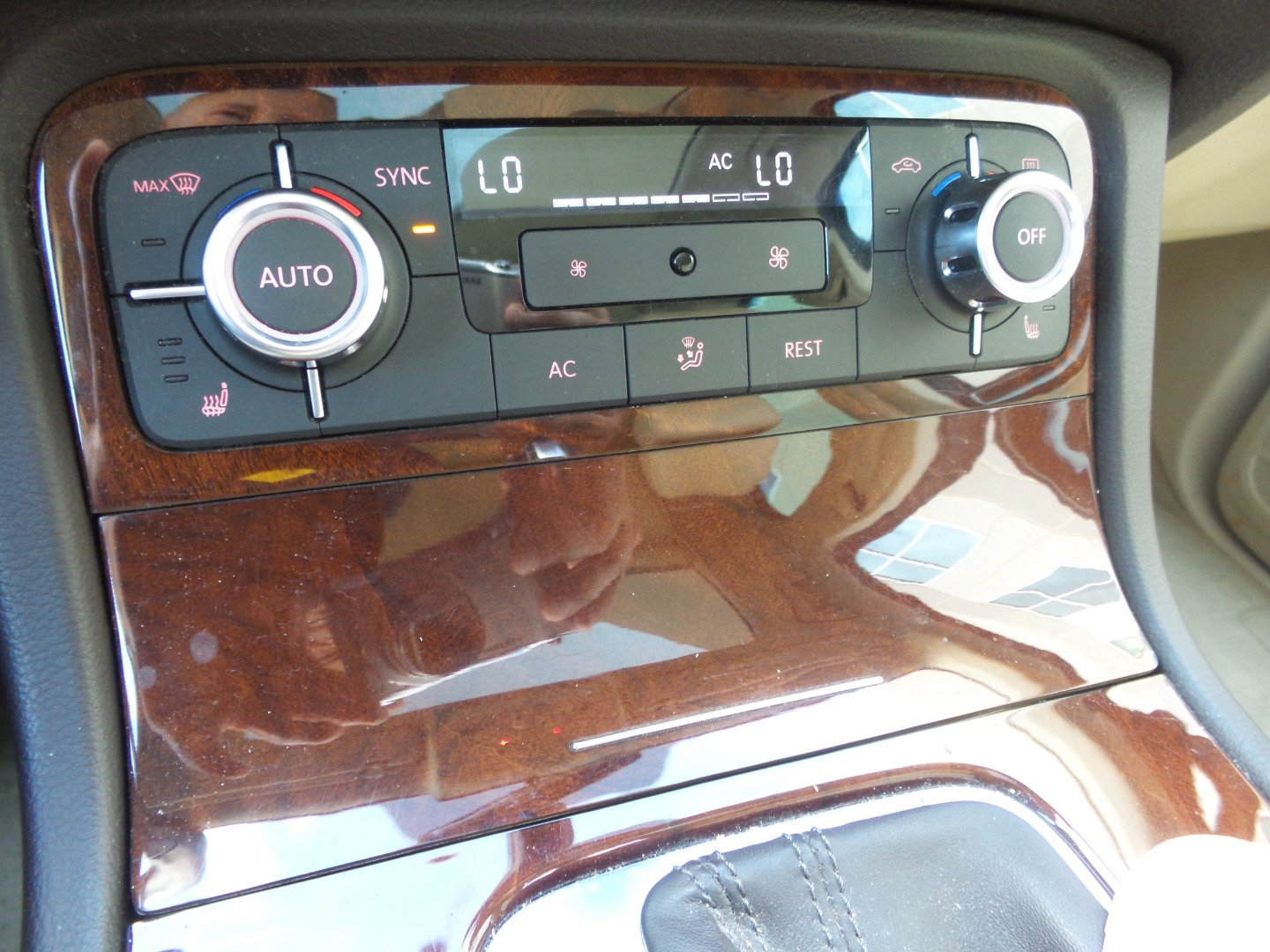 Used 2013 Volkswagen Touareg VR6 image 54