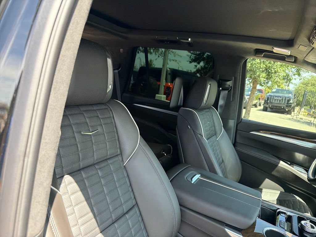 Used 2026 Cadillac Escalade Platinum Sport w/ LPO, ONYX Package AWD/4WD image 42