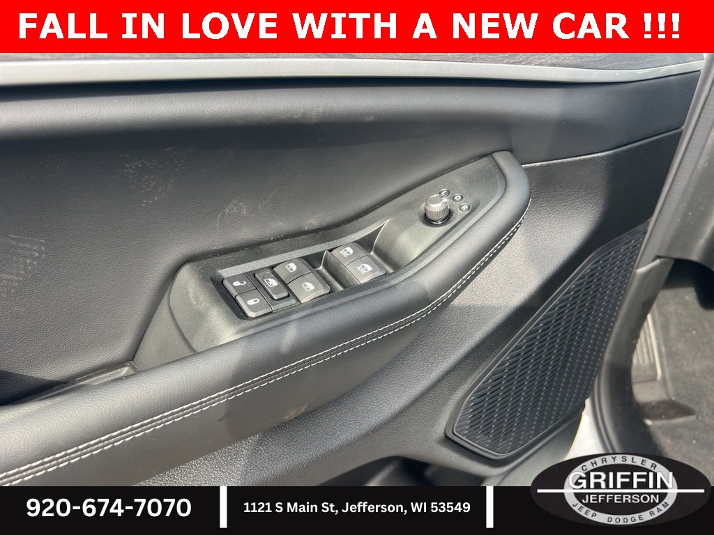 New 2025 Jeep Grand Cherokee Limited w/ Luxury Tech Group II image 19