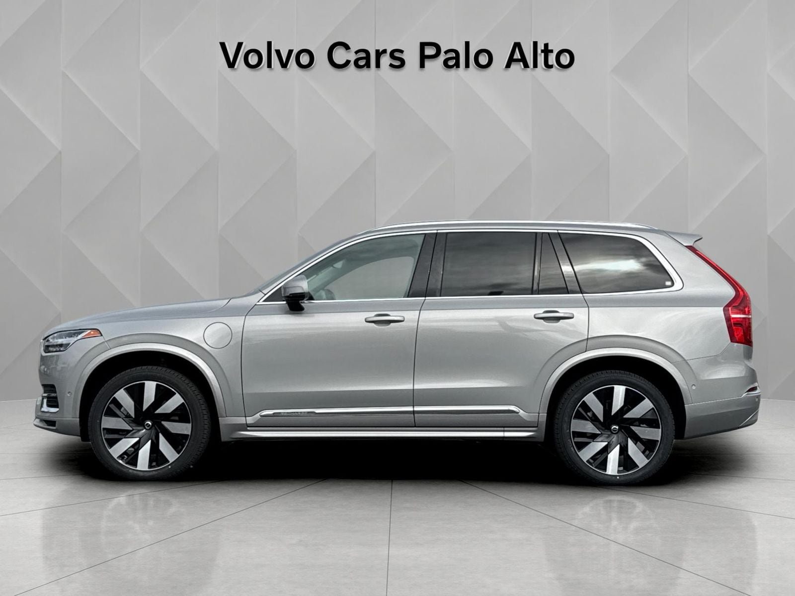 Certified 2023 Volvo XC90 T8 Ultimate w/ Protection Package AWD/4WD image 7