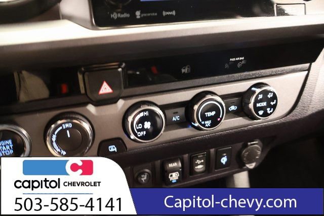 Used 2018 Toyota Tacoma TRD Sport AWD/4WD image 27