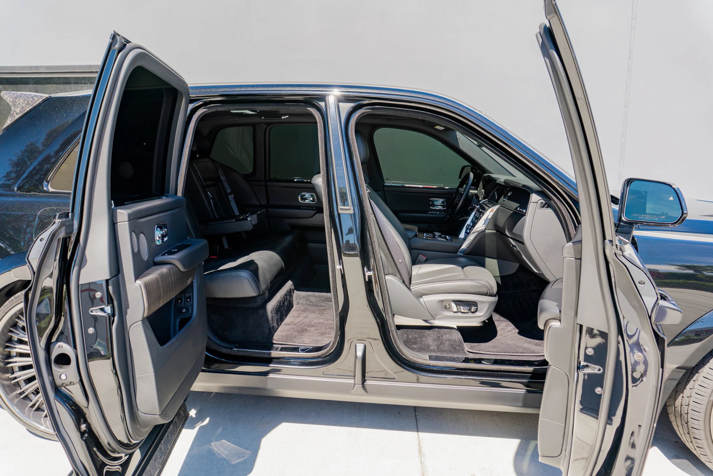 Used 2019 Rolls-Royce Cullinan AWD/4WD image 60