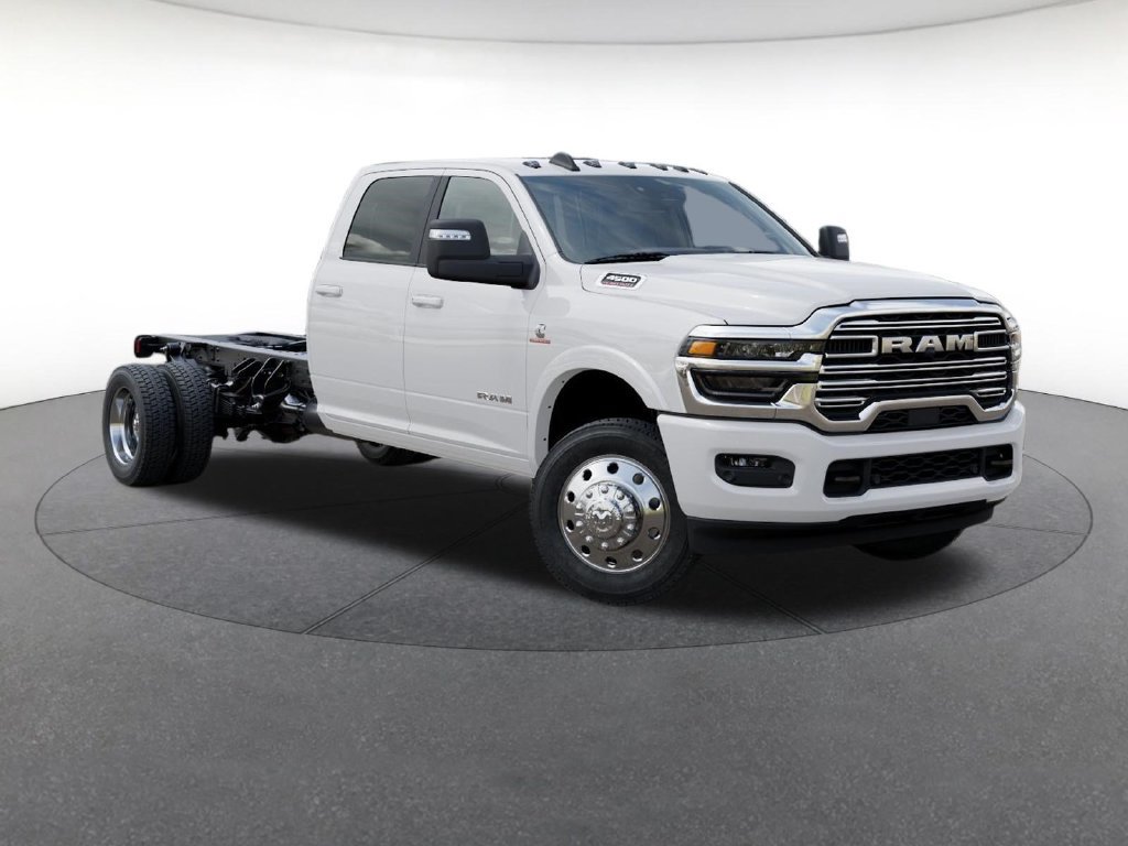 New 2027 RAM 4500 4x4 Crew Cab DRW w/ Laramie Trim Package image 6