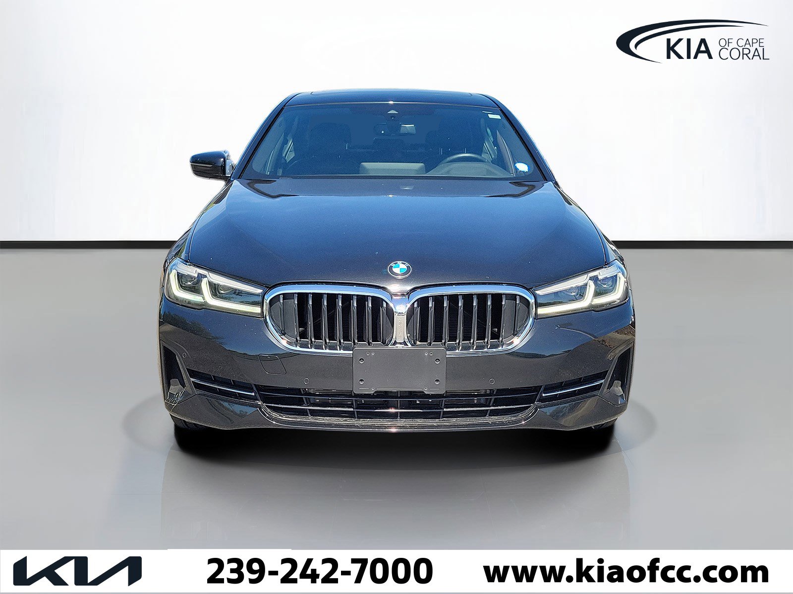 Used 2022 BMW 530i xDrive w/ Premium Package image 2