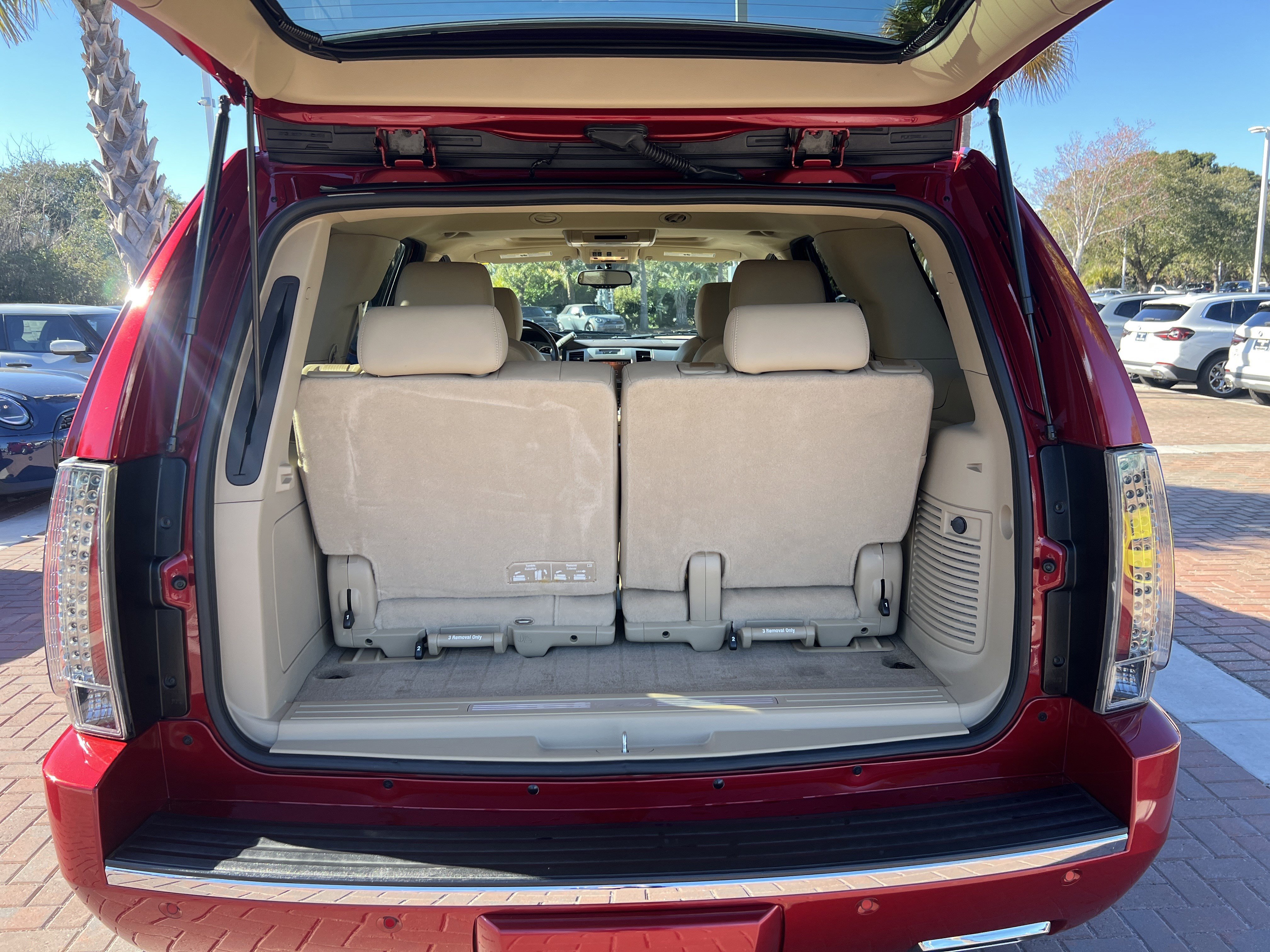 Used 2014 Cadillac Escalade Premium image 33