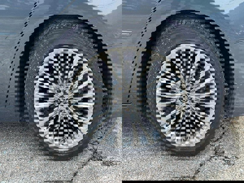 Used 2019 Toyota Avalon Limited w/ Advanced Safety Package image 5