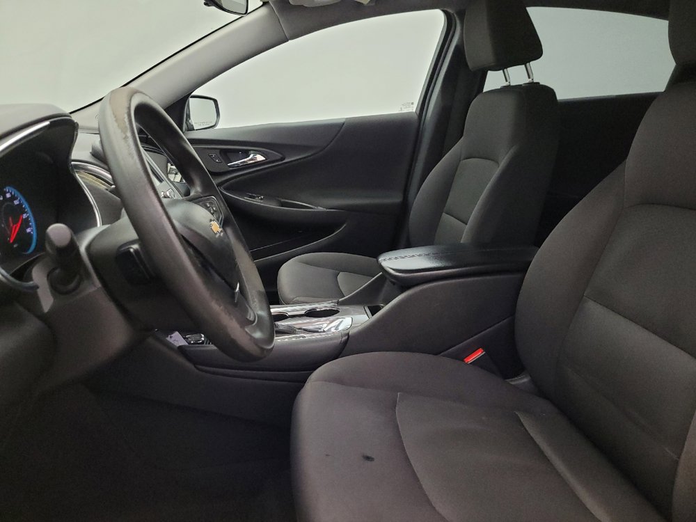 Used 2017 Chevrolet Malibu LT FWD image 17