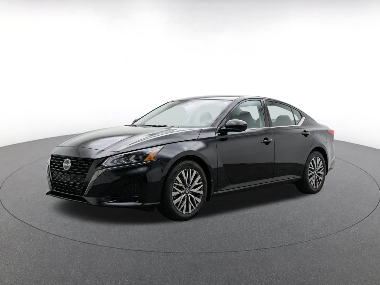 Used 2025 Nissan Altima 2.5 SV FWD image 3