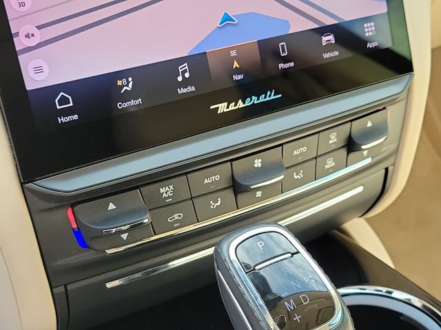 Used 2022 Maserati Quattroporte Modena RWD image 28