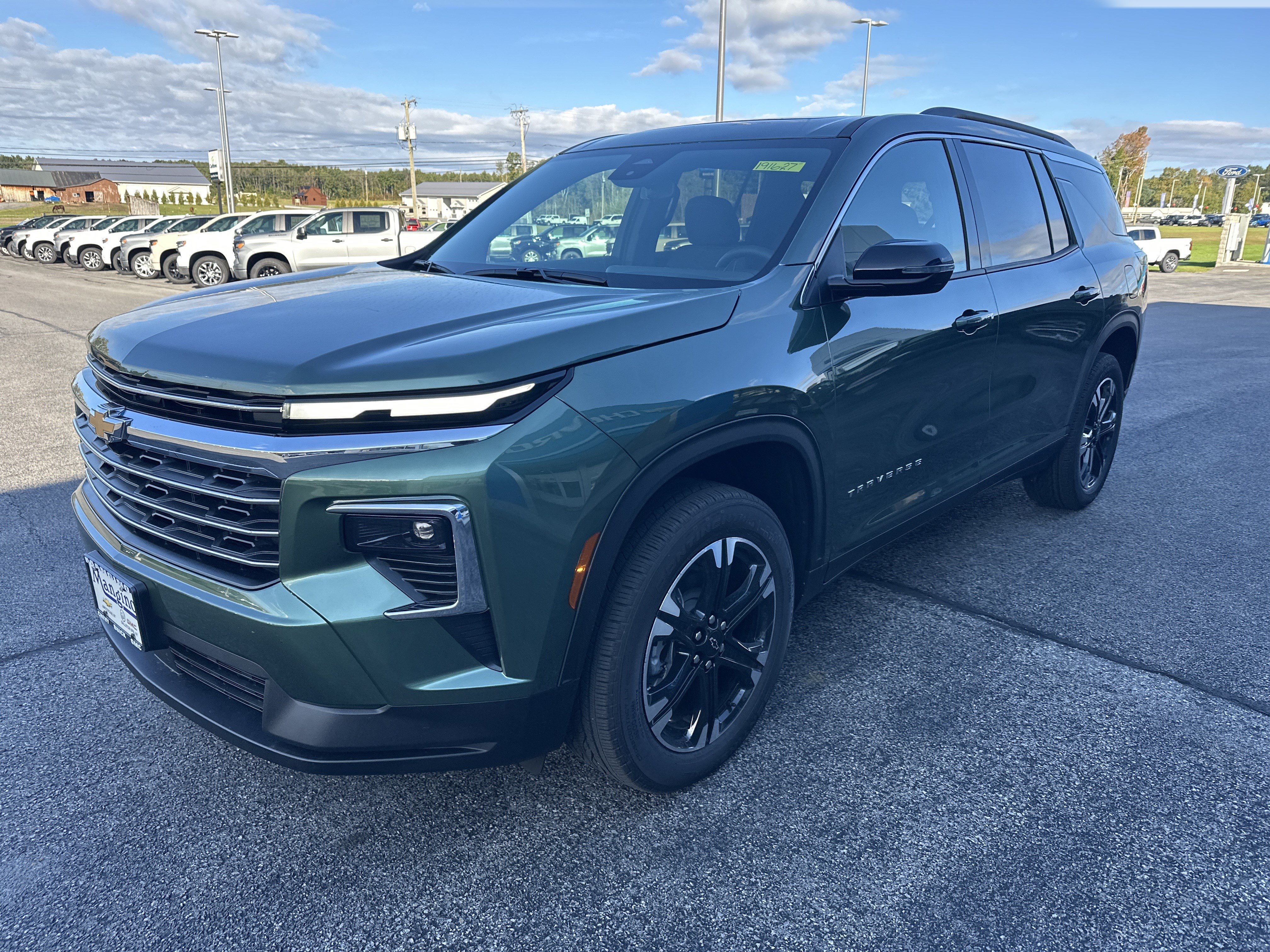 New 2027 Chevrolet Traverse LT w/ Sun and Wheel Package AWD/4WD image 3