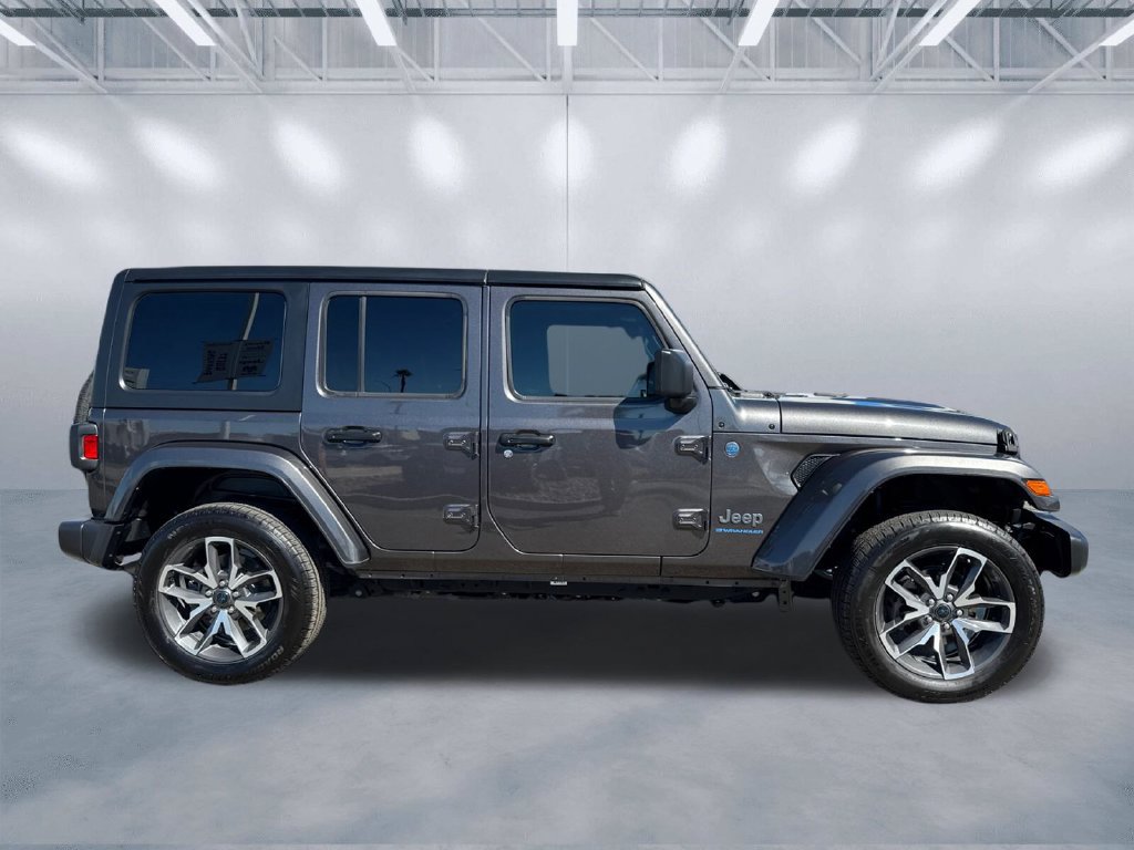 Used 2024 Jeep Wrangler Unlimited w/ Convenience Group AWD/4WD image 3