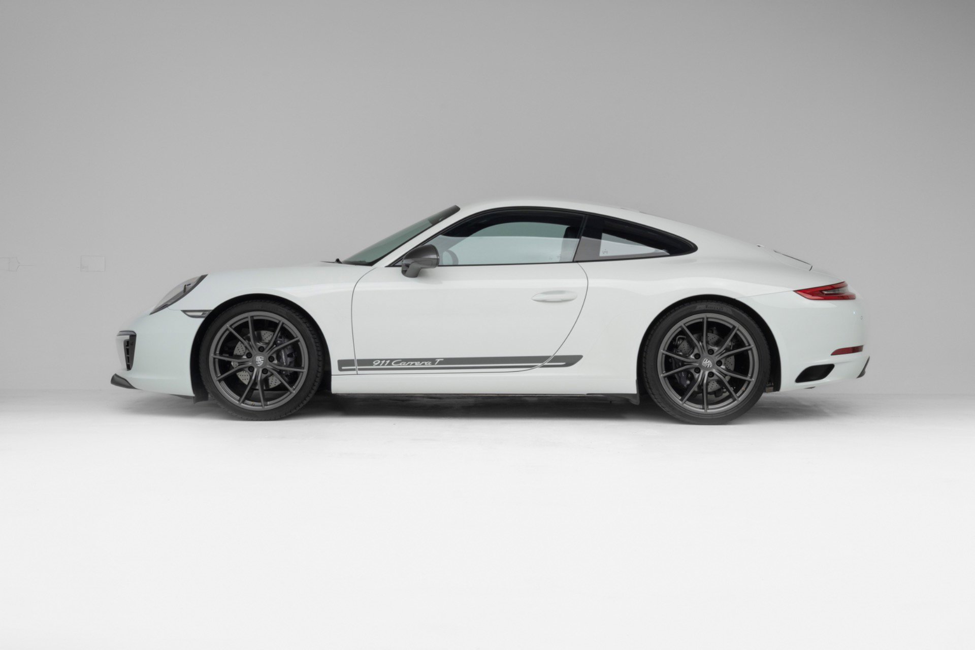 Used 2018 Porsche 911 Carrera T w/ Carrera T Interior Package RWD image 6