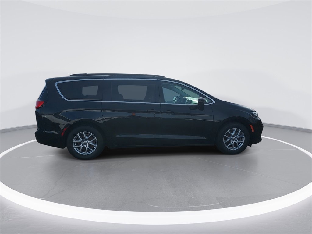 Used 2022 Chrysler Pacifica Touring-L image 9