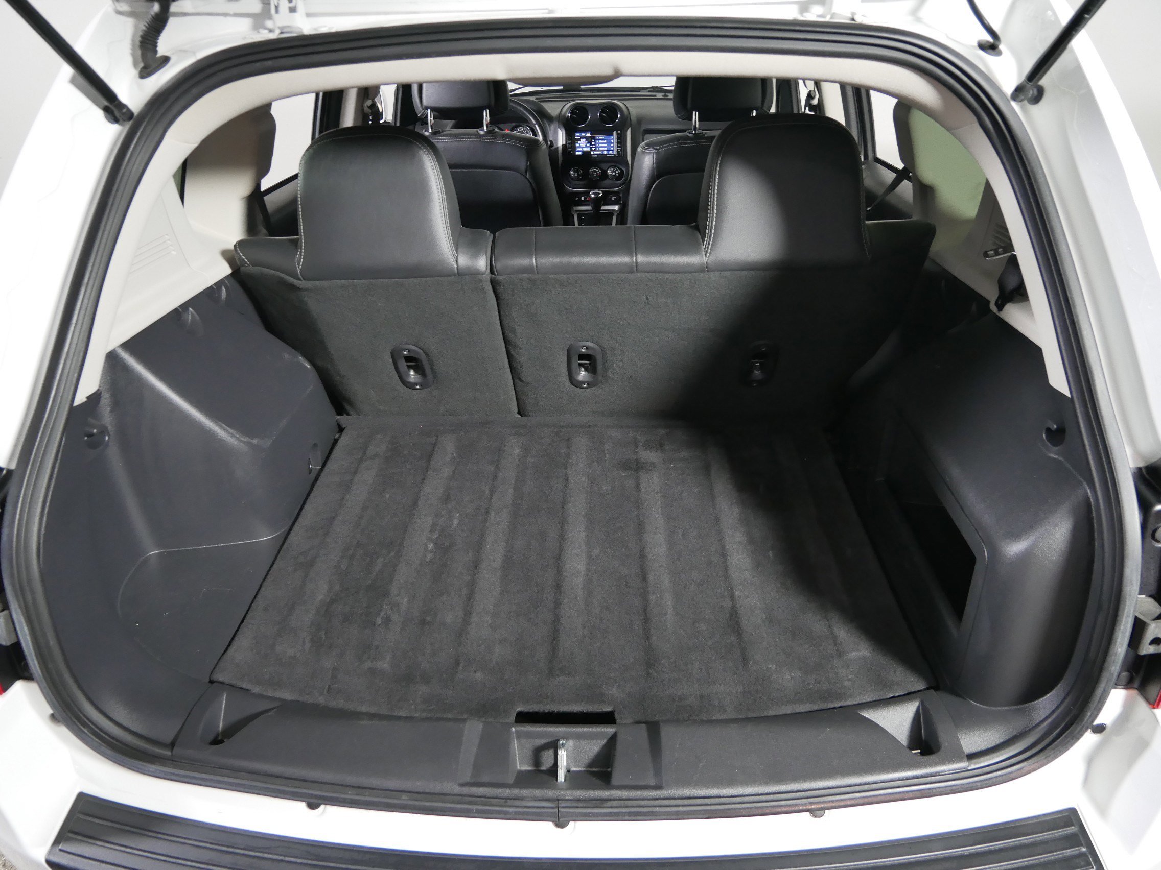 Used 2017 Jeep Compass Latitude image 18