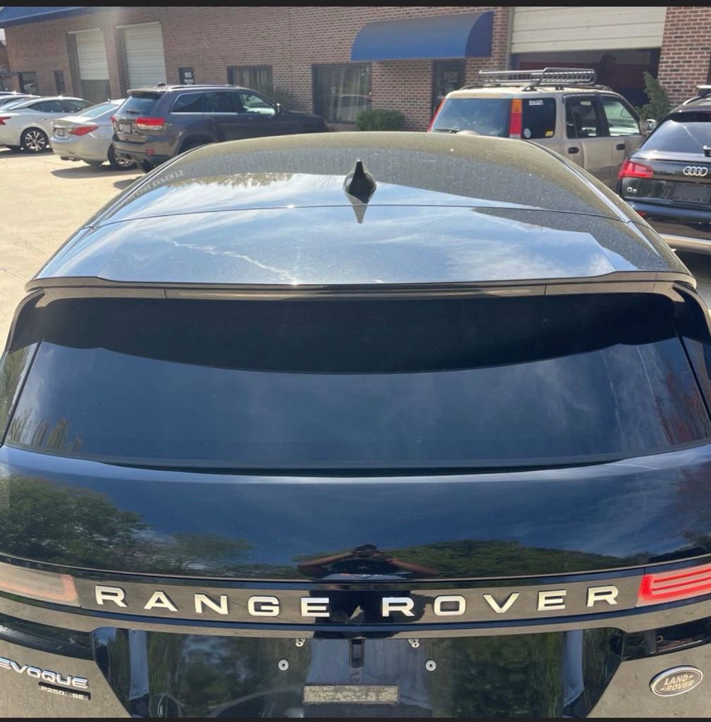 Used 2020 Land Rover Range Rover Evoque SE image 10