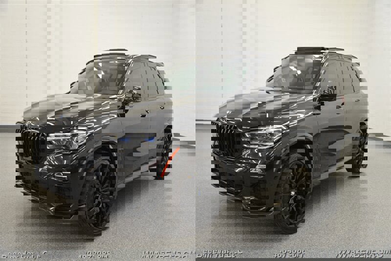 Used 2021 BMW X5 M50i w/ Executive Package image 3