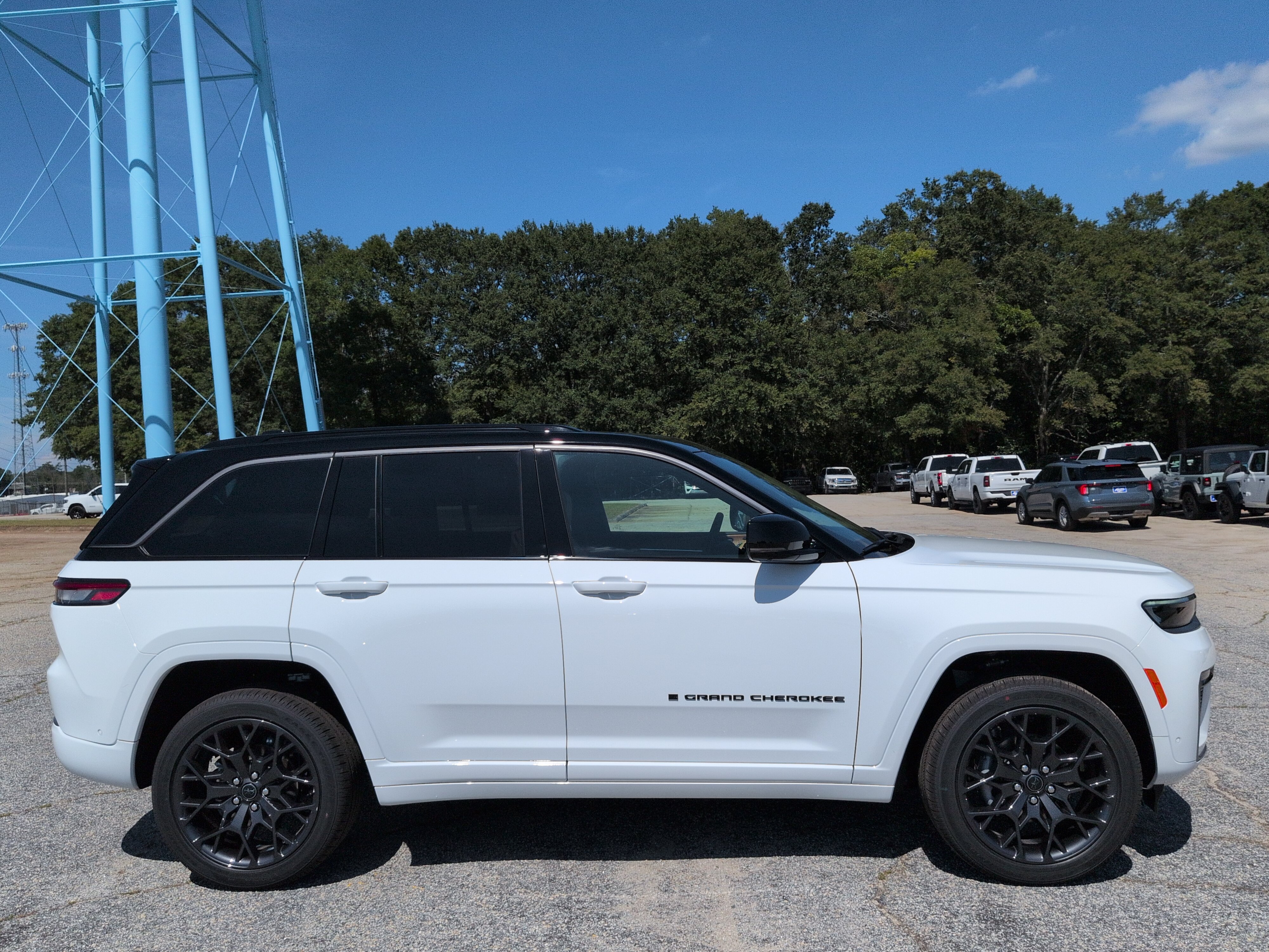 New 2027 Jeep Grand Cherokee Summit AWD/4WD image 2
