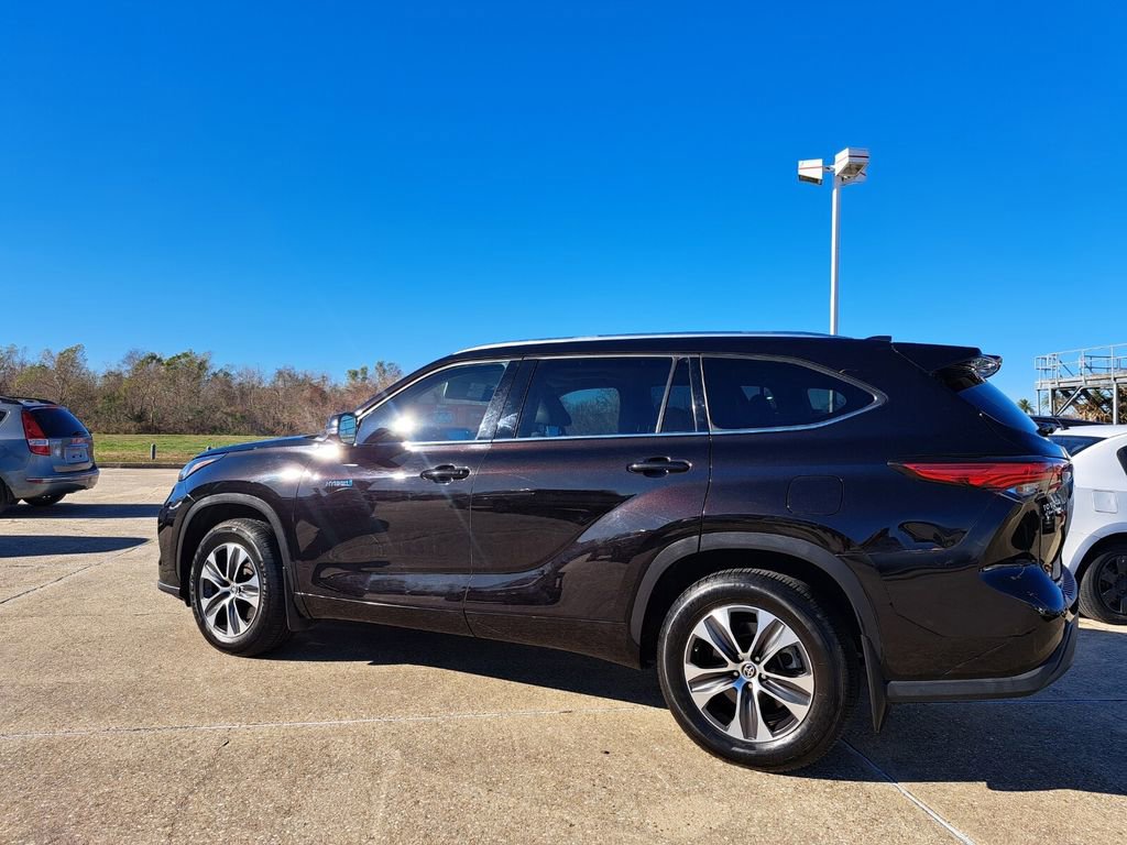 Used 2021 Toyota Highlander XLE image 7