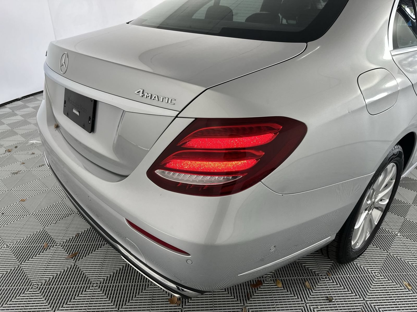 Used 2018 Mercedes-Benz E 300 4MATIC w/ Premium 2 Package (Q02) image 26