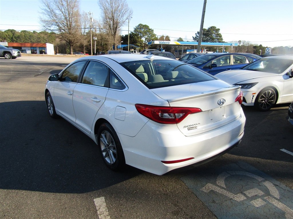 Used 2015 Hyundai Sonata SE image 6