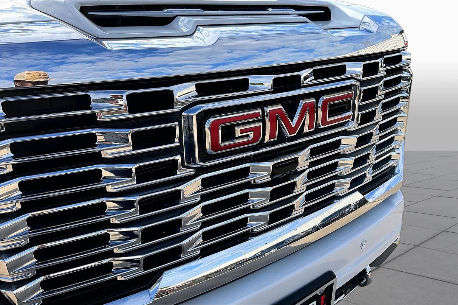 Used 2025 GMC Sierra 3500 Denali w/ Denali Reserve Package AWD/4WD image 30