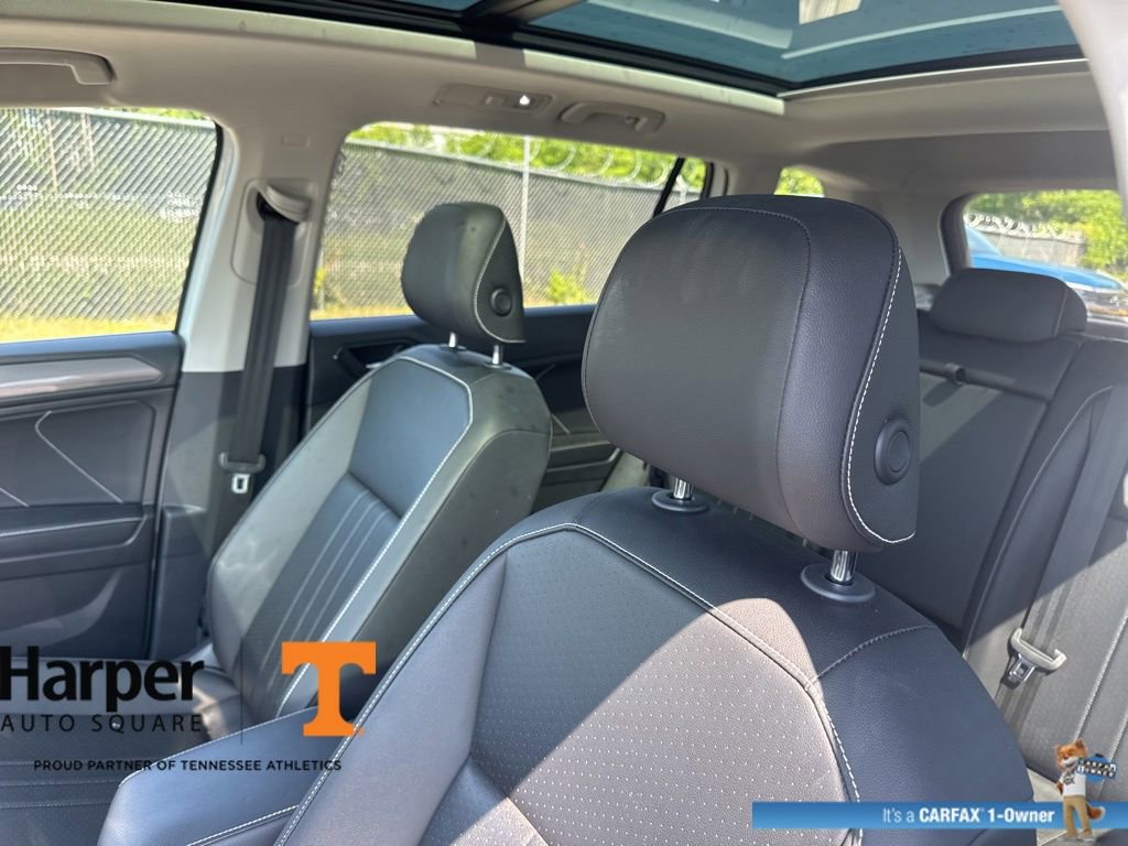 Used 2022 Volkswagen Tiguan SE w/ Panoramic Sunroof Package AWD/4WD image 11