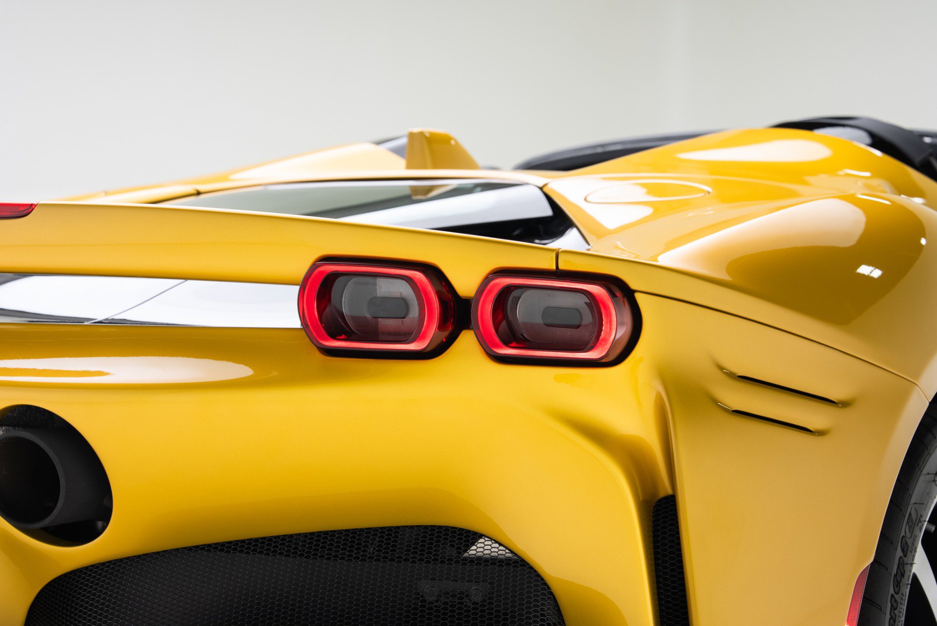 Used 2023 Ferrari SF90 Spider AWD/4WD image 23