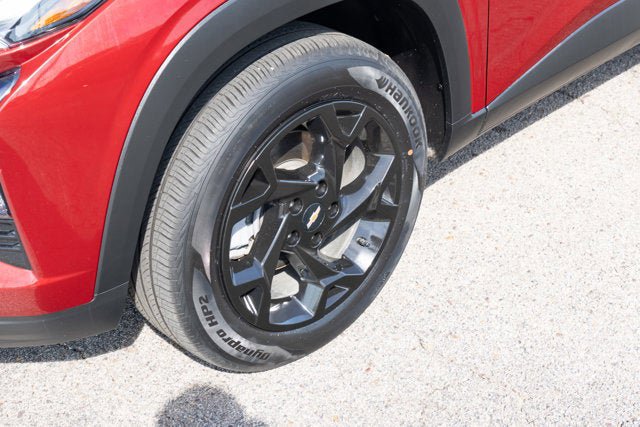 Used 2025 Chevrolet Trax LT FWD image 9