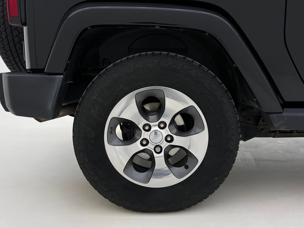 Used 2017 Jeep Wrangler Sahara w/ Connectivity Group image 24