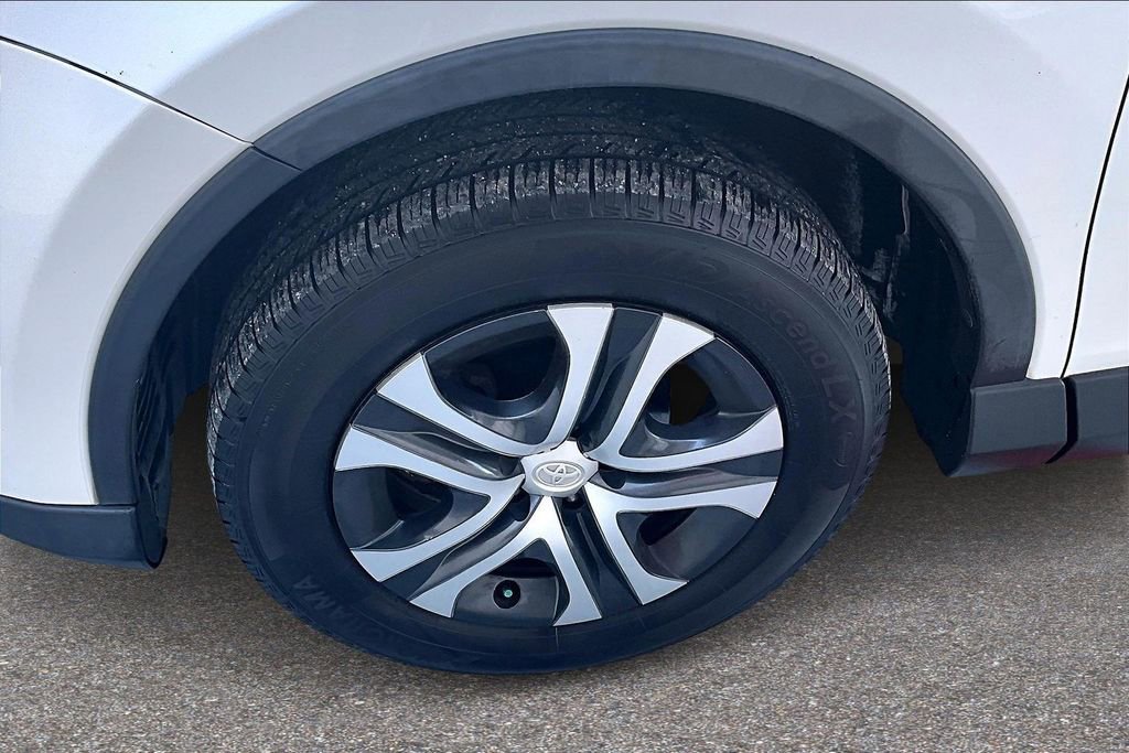 Used 2017 Toyota RAV4 LE image 31
