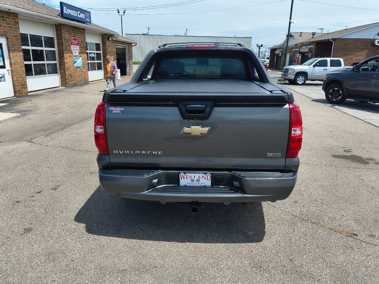 Used 2011 Chevrolet Avalanche LTZ AWD/4WD image 5