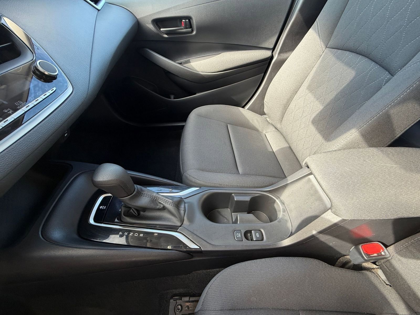 Used 2025 Toyota Corolla LE image 43