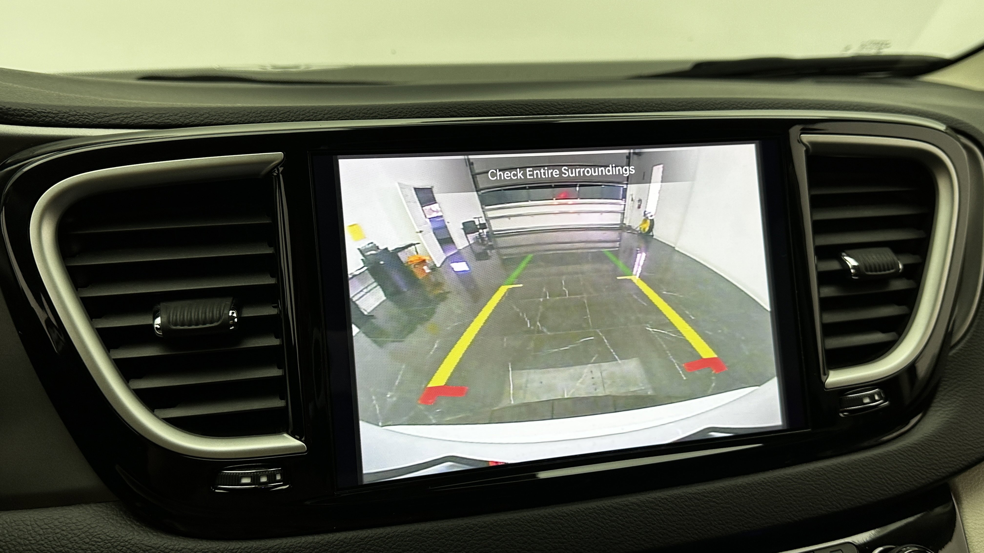 Used 2024 Chrysler Pacifica Touring-L image 17