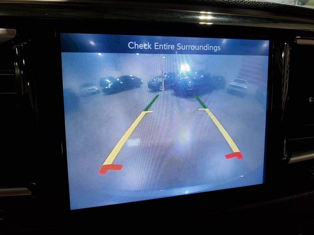 Used 2017 Chrysler Pacifica Premium image 31